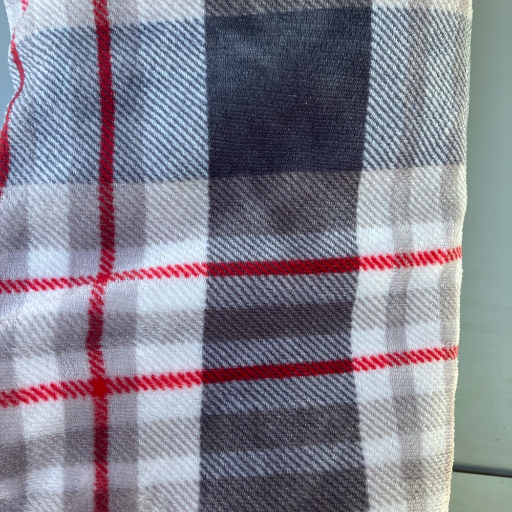 King Size. Plaid Duvet and Shams Red, Gray, and White